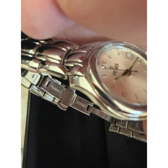 Fendi Orologi Women's Swiss Made Watch #210L Silver